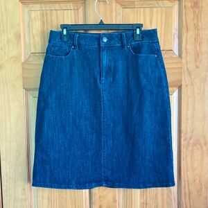 Women’s size 6/8 Liz Claiborne dark blue stretch denim knee length skirt
